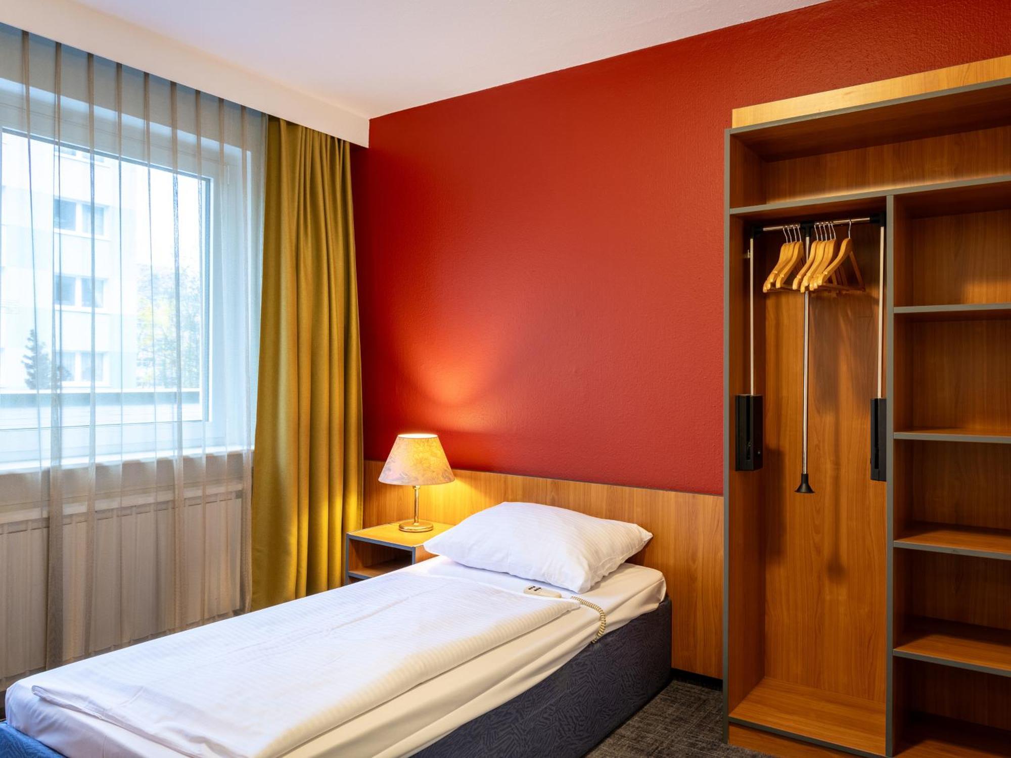 Good Morning + East Hotel Berlino