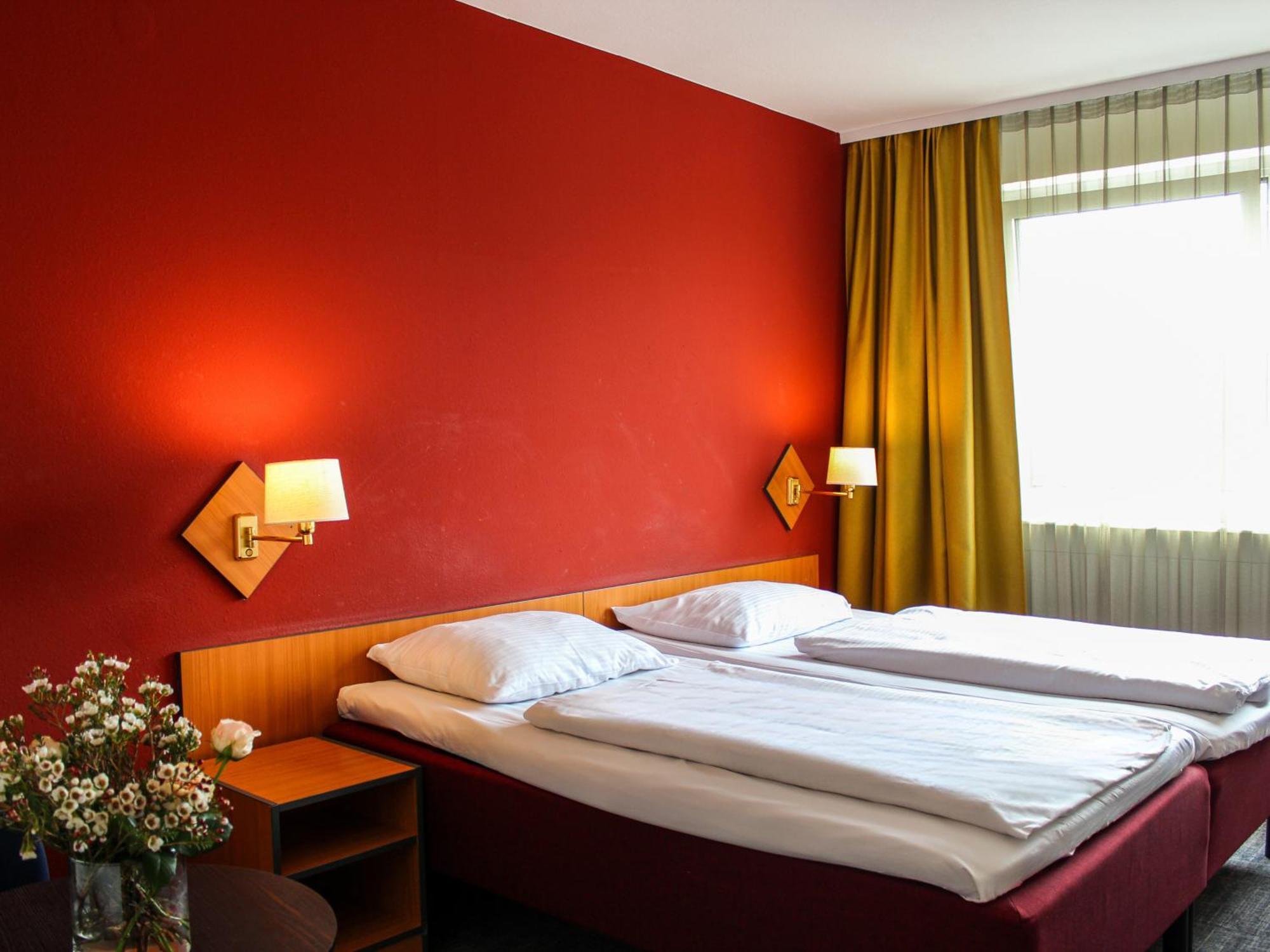 Good Morning + East Hotel Berlino