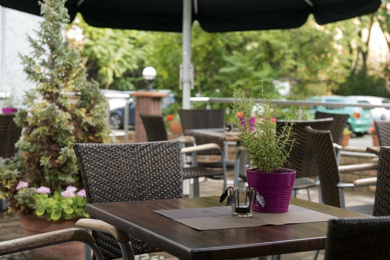 Good Morning + East Hotel Berlino